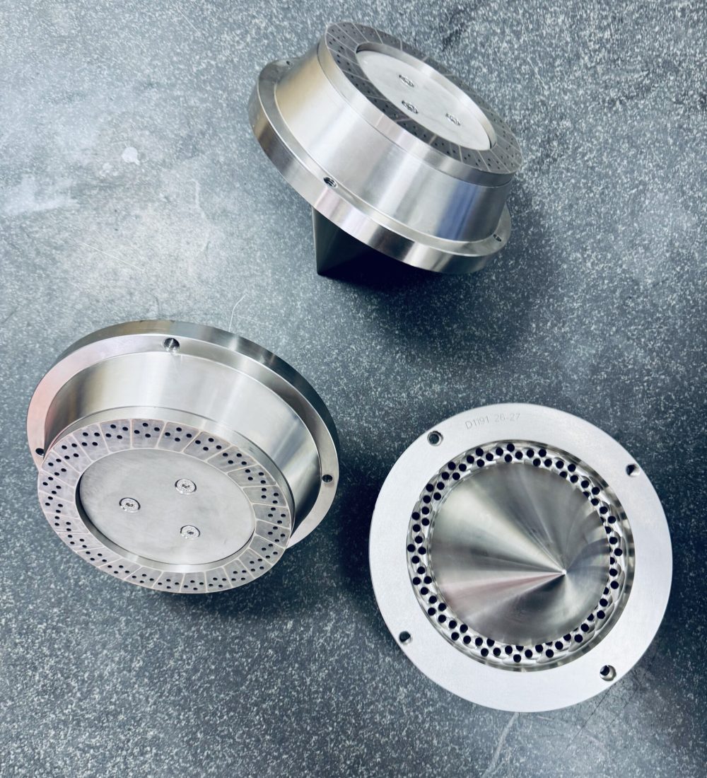 Precision-engineered underwater pelletizer die plates manufactured by Concord United Products Private Limited for plastic compounding, recycling extrusion, and highly abrasive black masterbatch pelletizing.